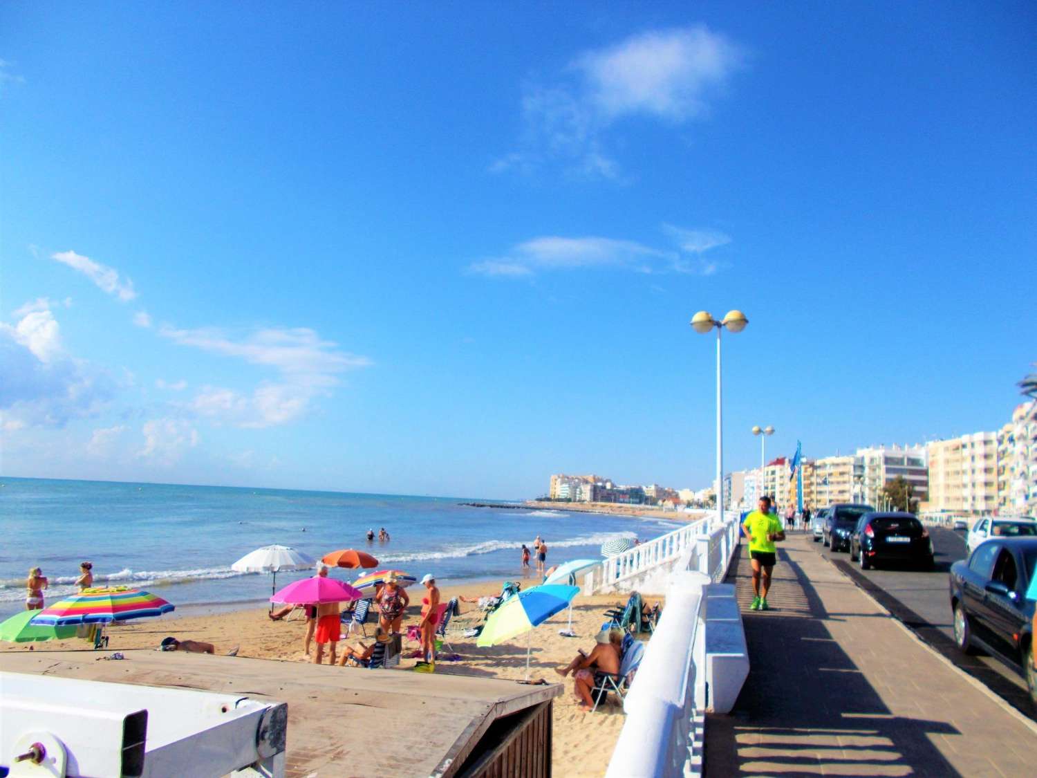 LYS 1 VÆRELSES LEJLIGHED 200 METER FRA LOS LOCOS BEACH I TORREVIEJA