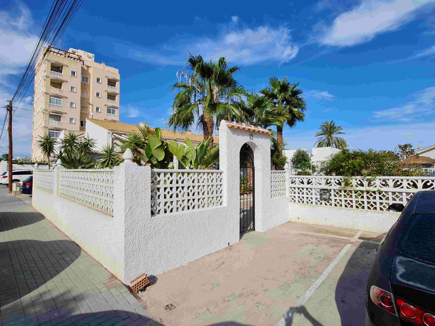 MODERNO BUNGALOW INDEPENDIENTE EN ESQUINA CON PISCINA PRIVADA EN NUEVA TORREVIEJA