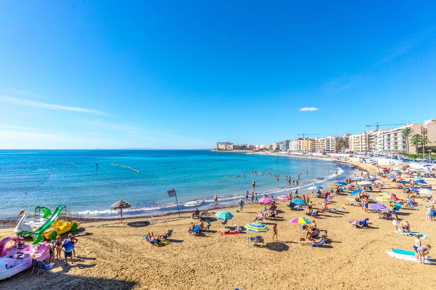 GERENOVEERD APPARTEMENT AAN HET STRAND IN PLAYA LOS LOCOS, TORREVIEJA