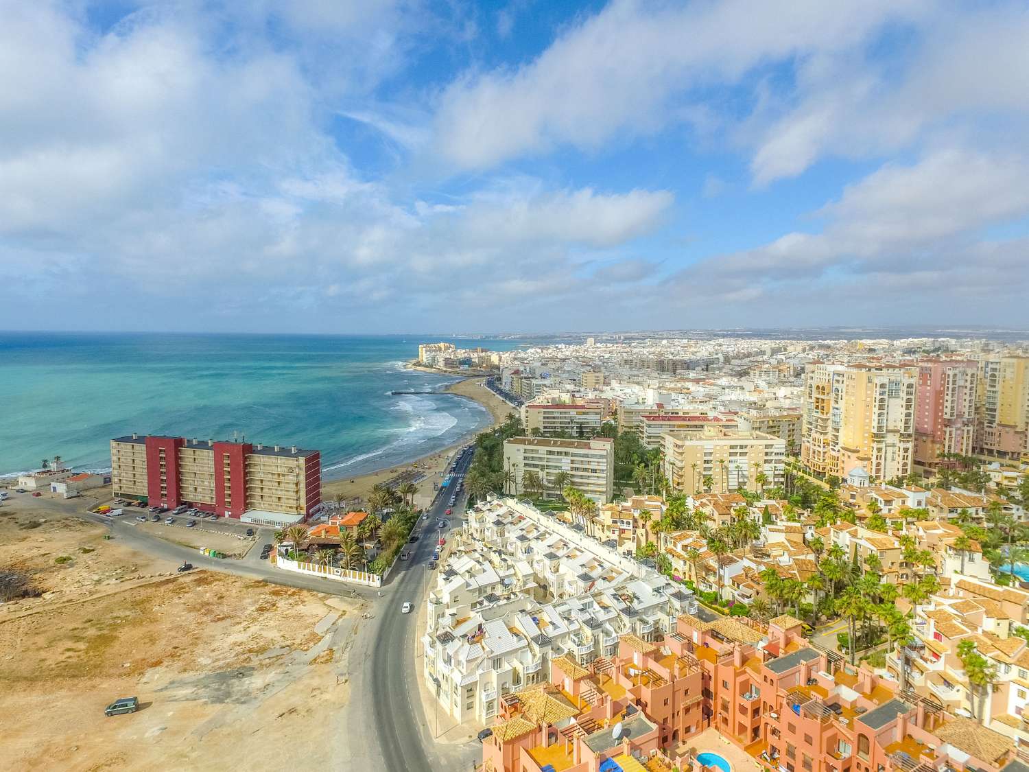 RENOVERAD LÄGENHET VID STRANDEN I PLAYA LOS LOCOS, TORREVIEJA