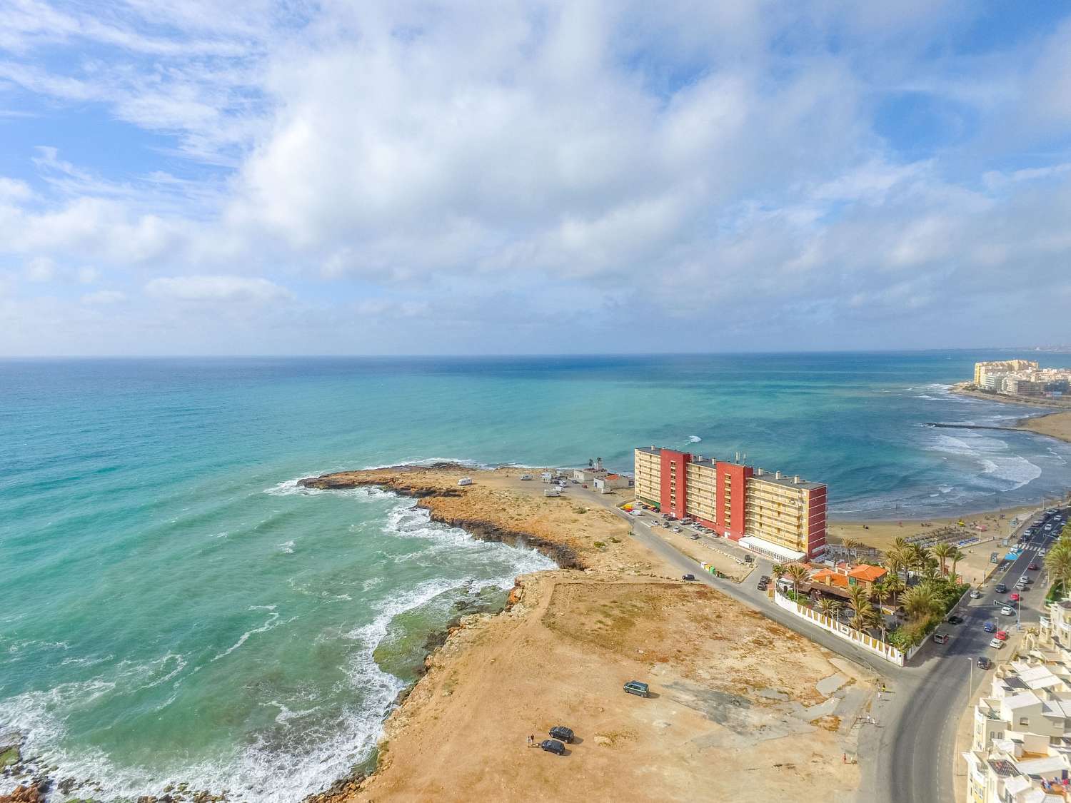 RENOVERAD LÄGENHET VID STRANDEN I PLAYA LOS LOCOS, TORREVIEJA