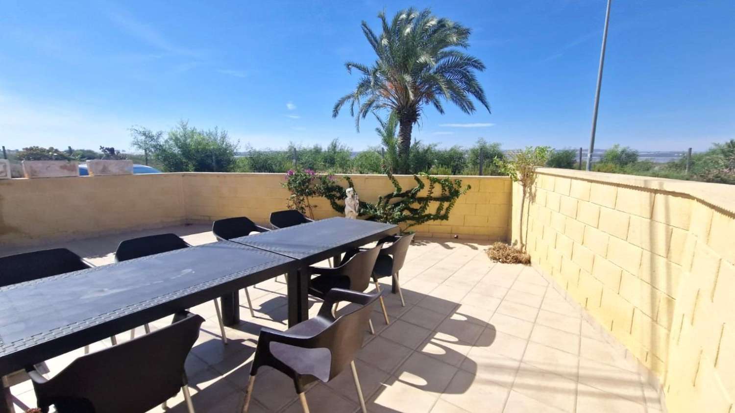 2-STÖCKIGE ECKWOHNUNG MIT GROSSEN TERRASSEN UND BLICK AUF DIE ROSA LAGUNE