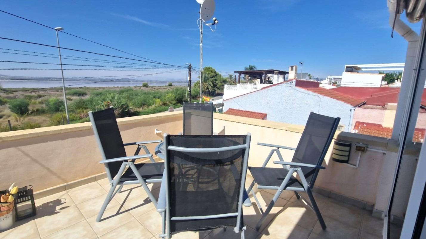 APPARTEMENT D’ANGLE DE 2 ÉTAGES AVEC DE GRANDES TERRASSES ET VUE SUR LE LAGON ROSE