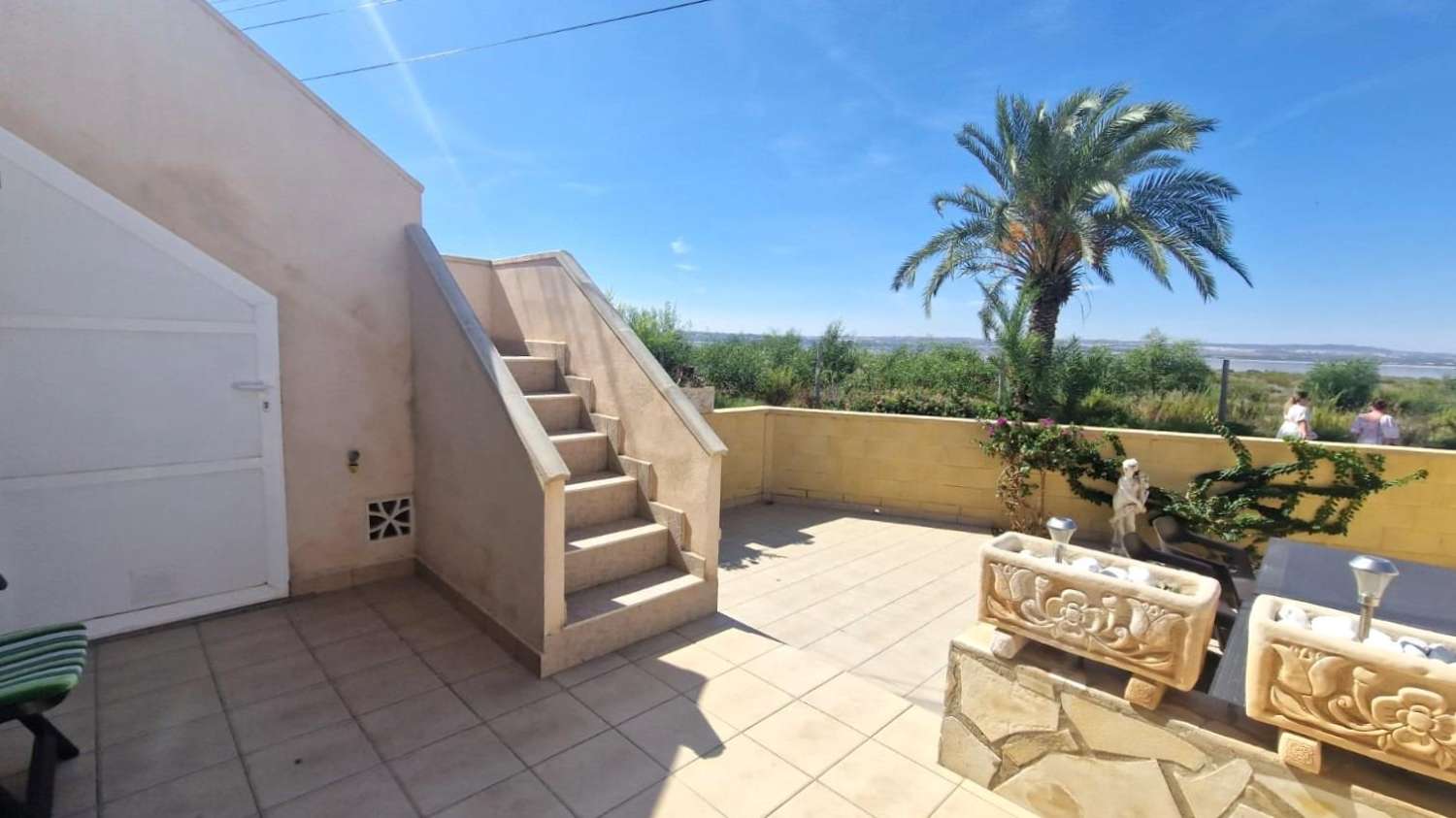 2-STÖCKIGE ECKWOHNUNG MIT GROSSEN TERRASSEN UND BLICK AUF DIE ROSA LAGUNE