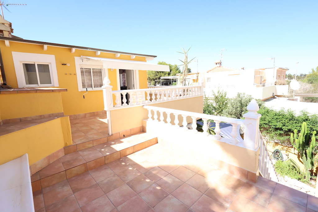 SEMI-DETACHED VILLA IN LOMAS DE CABO ROIG WITH PRIVATE POOL AND INDEPENDENT HOUSE