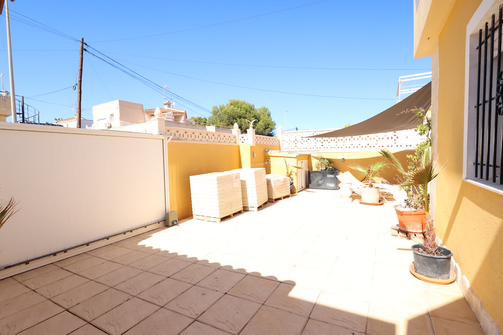 SEMI-DETACHED VILLA IN LOMAS DE CABO ROIG WITH PRIVATE POOL AND INDEPENDENT HOUSE