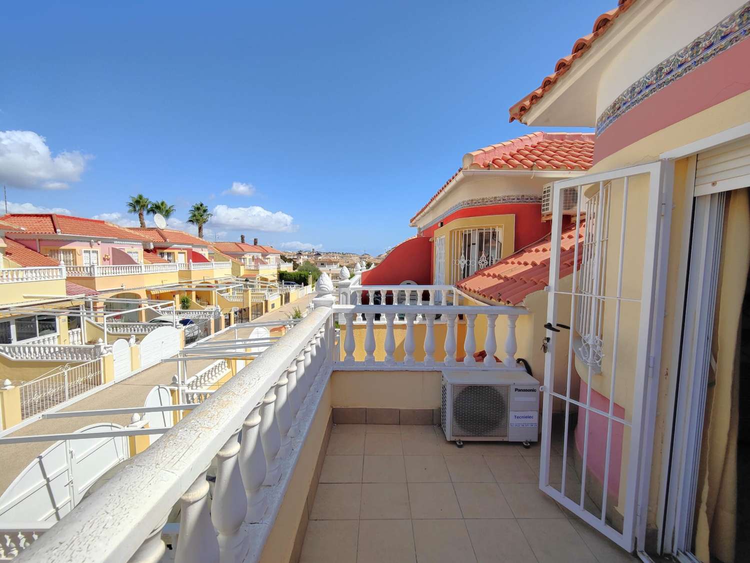 FANTASTIQUE MAISON DE VILLE AVEC JARDIN ET PISCINE À VENDRE À LA REGIA – ORIHUELA COSTA !