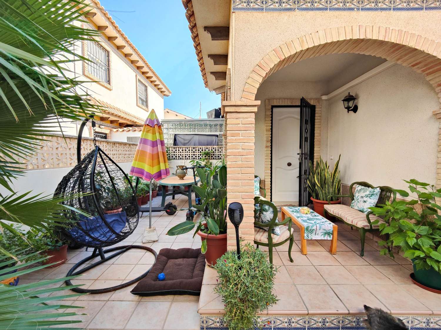 VAKKER TOMANNSBOLIG DUPLEX HOUSE 300M FRA SJØEN I LOS FRUTALES, TORREVIEJA, MED TURISTLISENS!