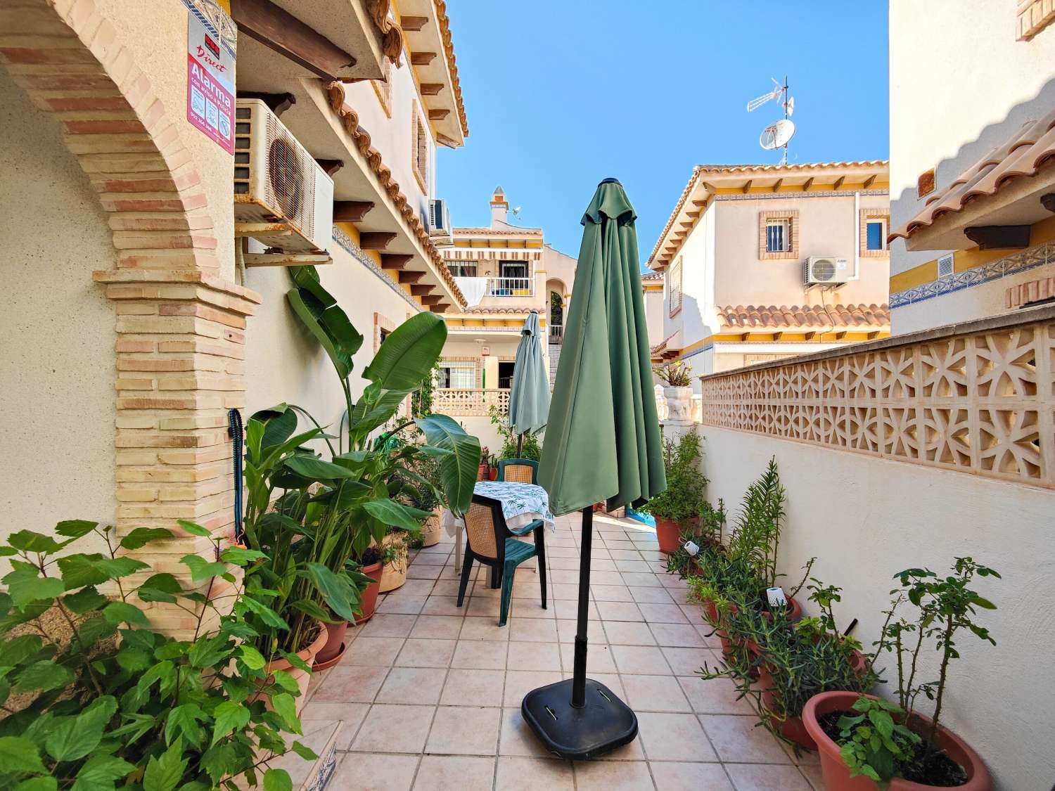 BELLE MAISON JUMELÉE EN DUPLEX À 300M DE LA MER À LOS FRUTALES, TORREVIEJA, AVEC LICENCE TOURISTIQUE !