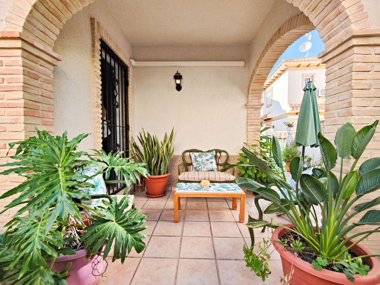 BELLE MAISON JUMELÉE EN DUPLEX À 300M DE LA MER À LOS FRUTALES, TORREVIEJA, AVEC LICENCE TOURISTIQUE !