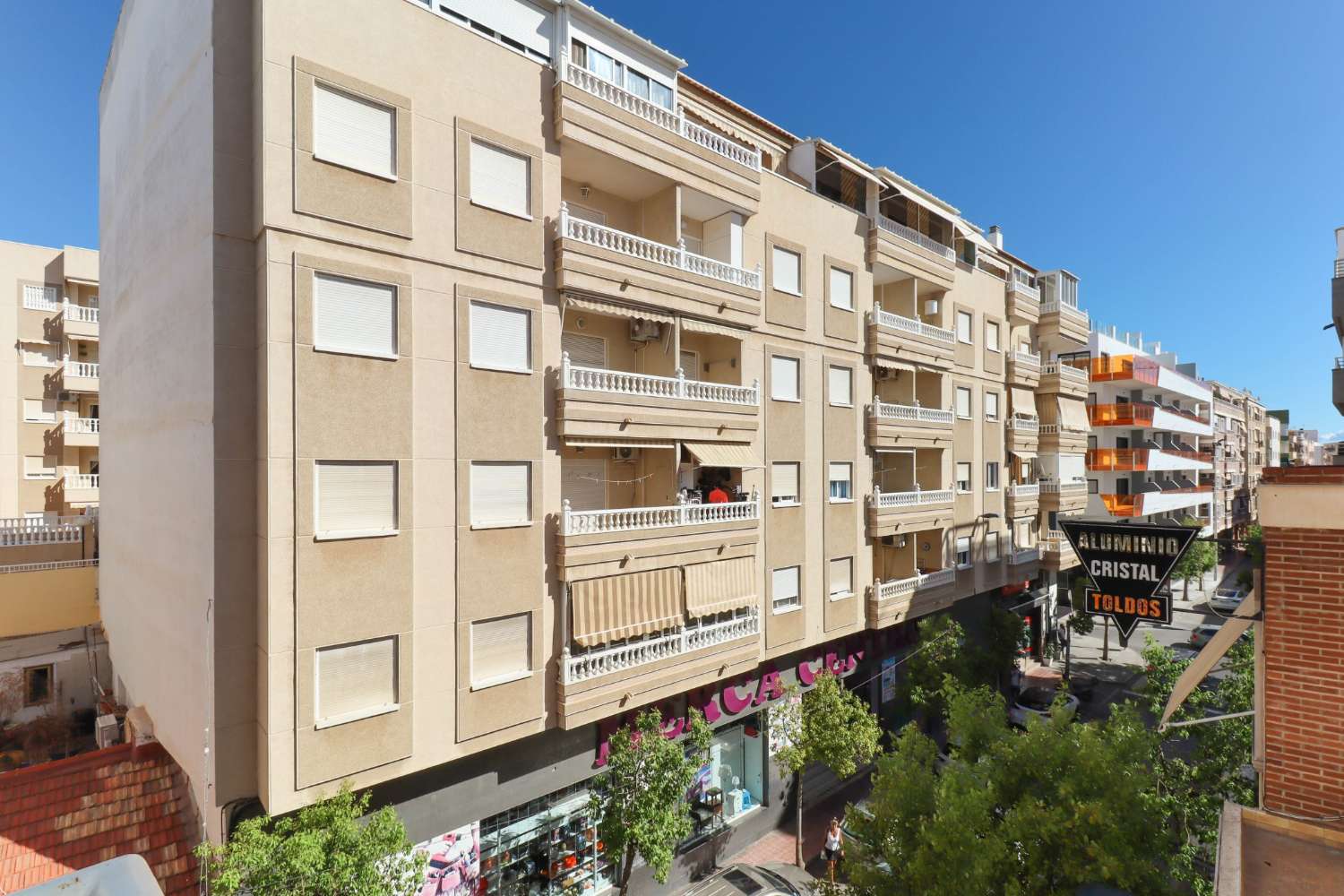 RUIM APPARTEMENT MET 3 SLAAPKAMERS OP 300 METER VAN PLAYA DEL CURA