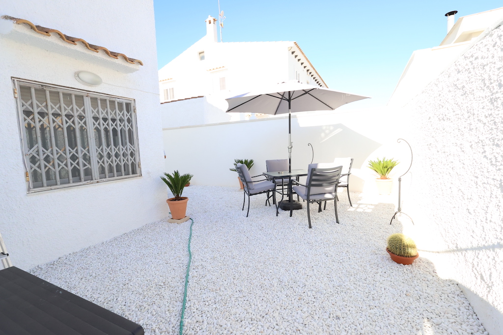 TOP FLOOR BUNGALOW IN LA ROSALEDA WITH GARDEN, SEA VIEWS AND 300 METERS FROM THE BEACH