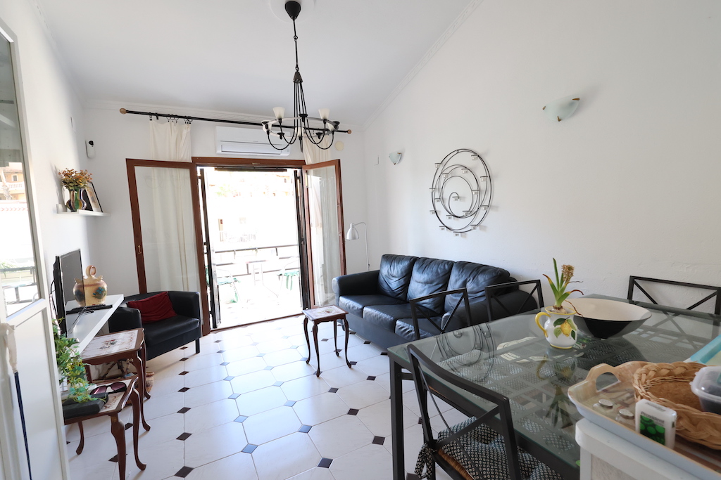 TOP FLOOR BUNGALOW IN LA ROSALEDA WITH GARDEN, SEA VIEWS AND 300 METERS FROM THE BEACH