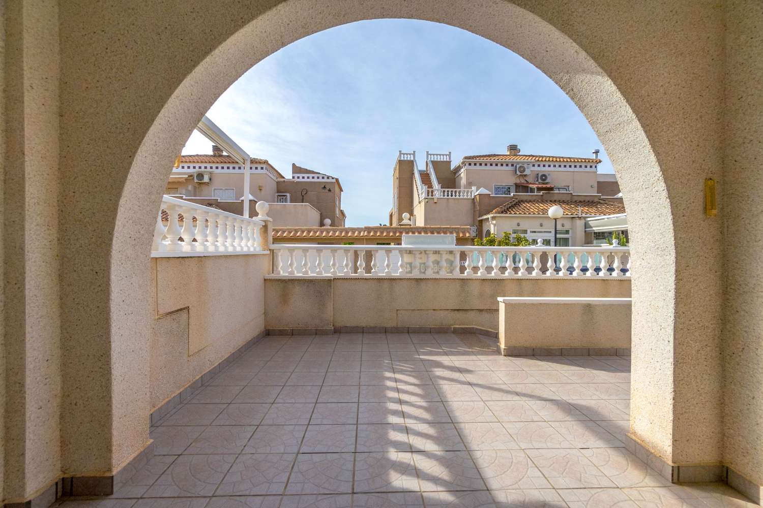 QUADRO RÉSIDENTIEL EXCLUSIF À ALTOS DE LA BAHÍA, TORREVIEJA, AVEC PISCINE ET PROCHE DE LA MER