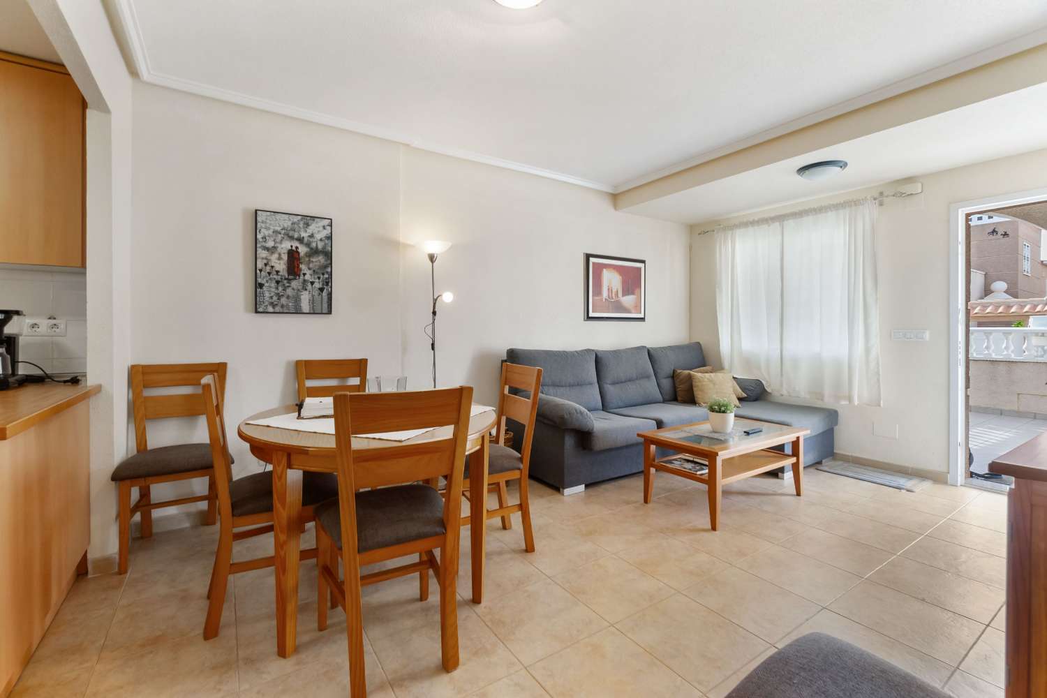 EXCLUSIEVE RESIDENTIËLE QUADRO IN ALTOS DE LA BAHÍA, TORREVIEJA, MET ZWEMBAD EN DICHT BIJ DE ZEE