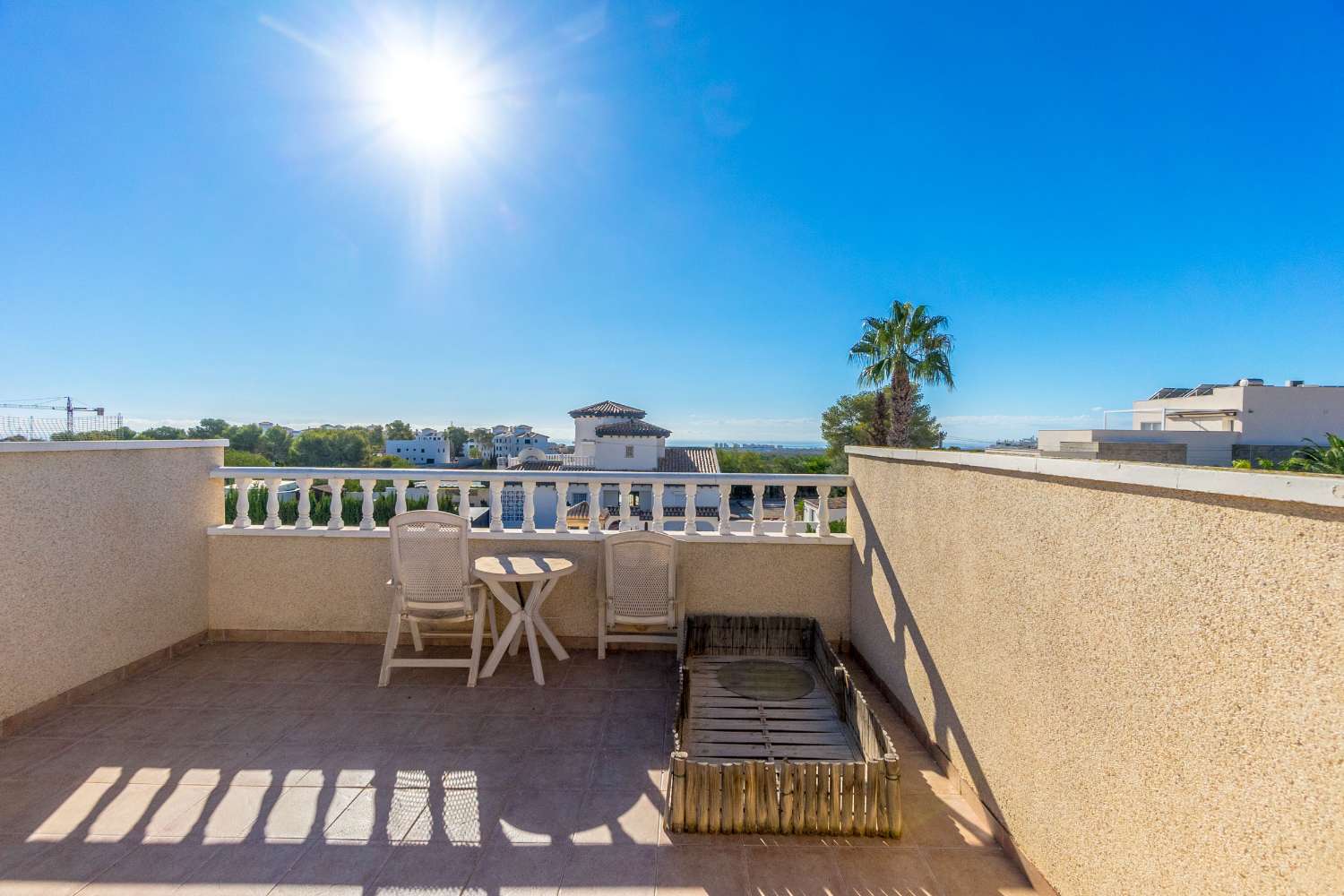 SPECTACULAIRE VILLA INDIVIDUELLE AVEC PISCINE PRIVÉE ET SOLARIUM À VILLAMARTIN