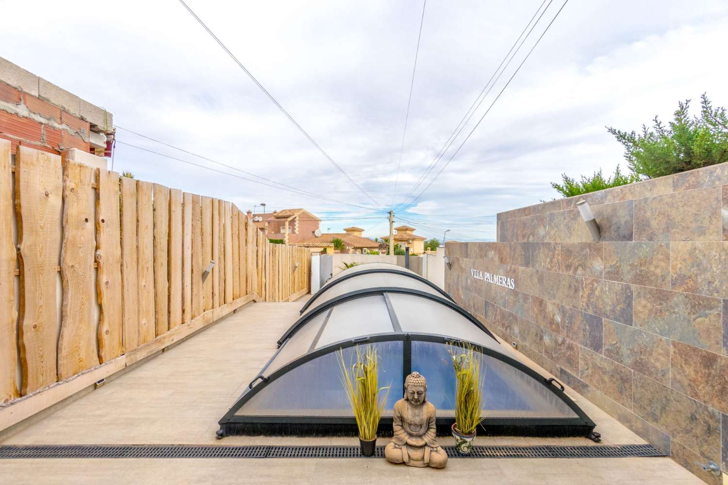 SPLENDIDA CASA A SCHIERA RISTRUTTURATA CON PISCINA PRIVATA E SAUNA SUI BALCONI