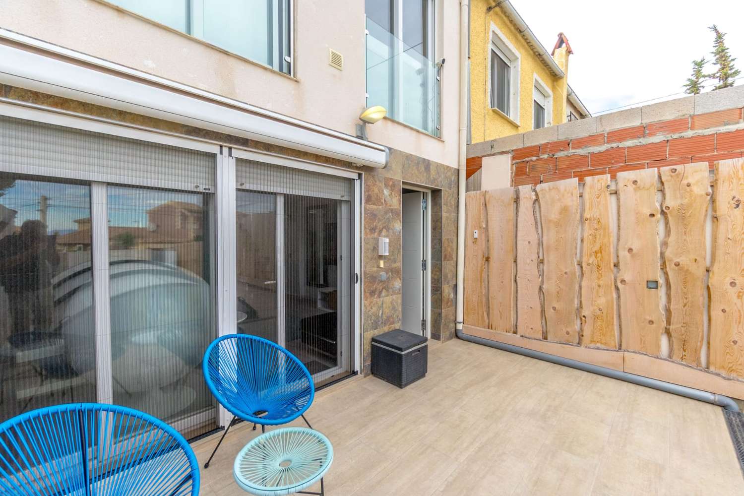 SPLENDIDA CASA A SCHIERA RISTRUTTURATA CON PISCINA PRIVATA E SAUNA SUI BALCONI