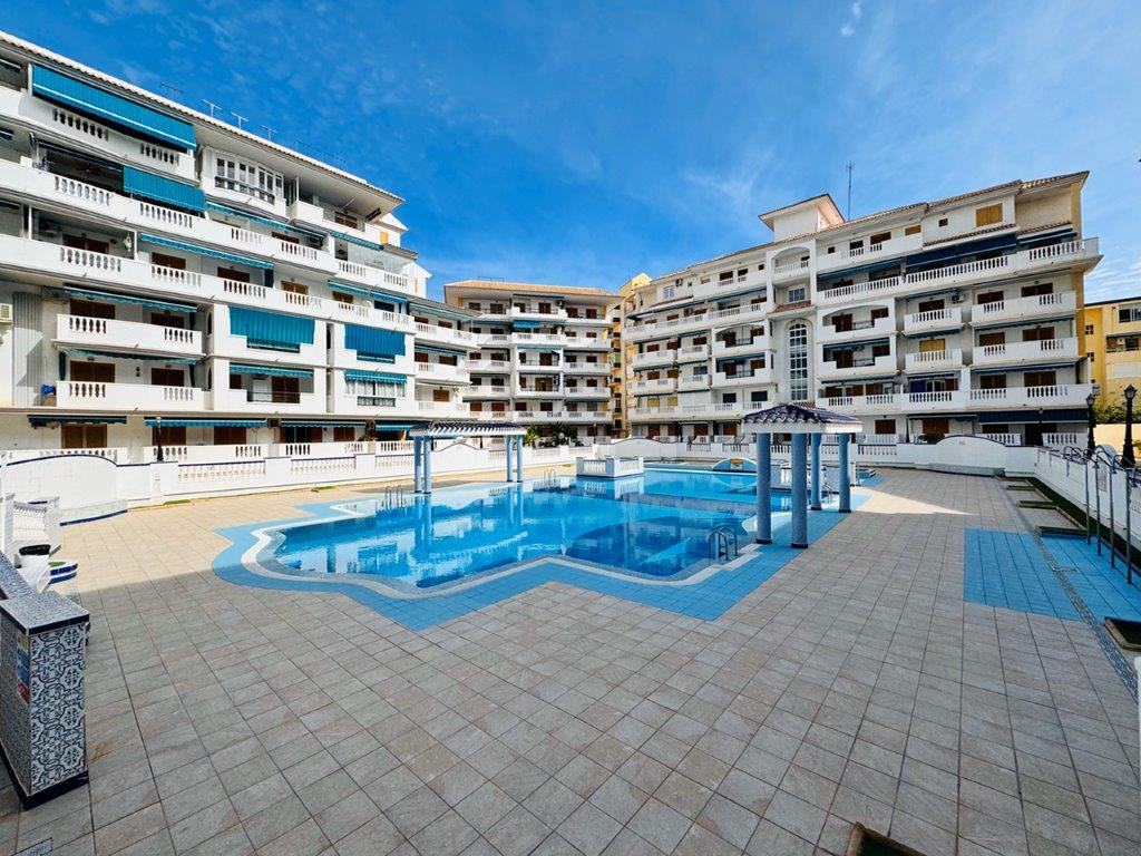 PROPRIÉTÉ EXCLUSIVE DANS UNE URBANISATION PRIVÉE À SEULEMENT 300 M DE LA PLAGE DANS LE MEILLEUR QUARTIER DE LA MATA