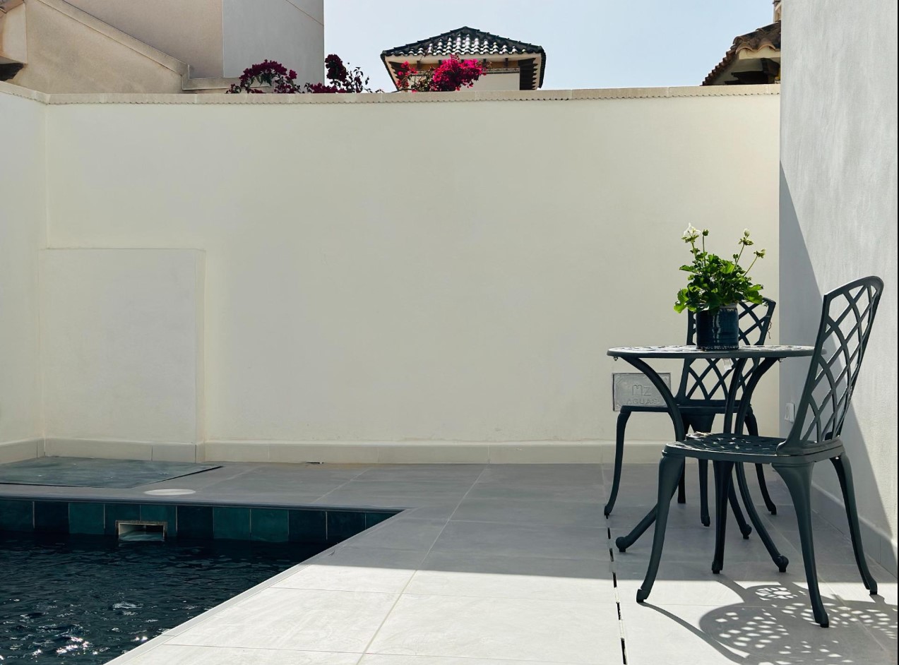 VILLA DE LUXE MODERNE AVEC PISCINE PRIVÉE ET GRANDES TERRASSES DANS UN QUARTIER EXCLUSIF