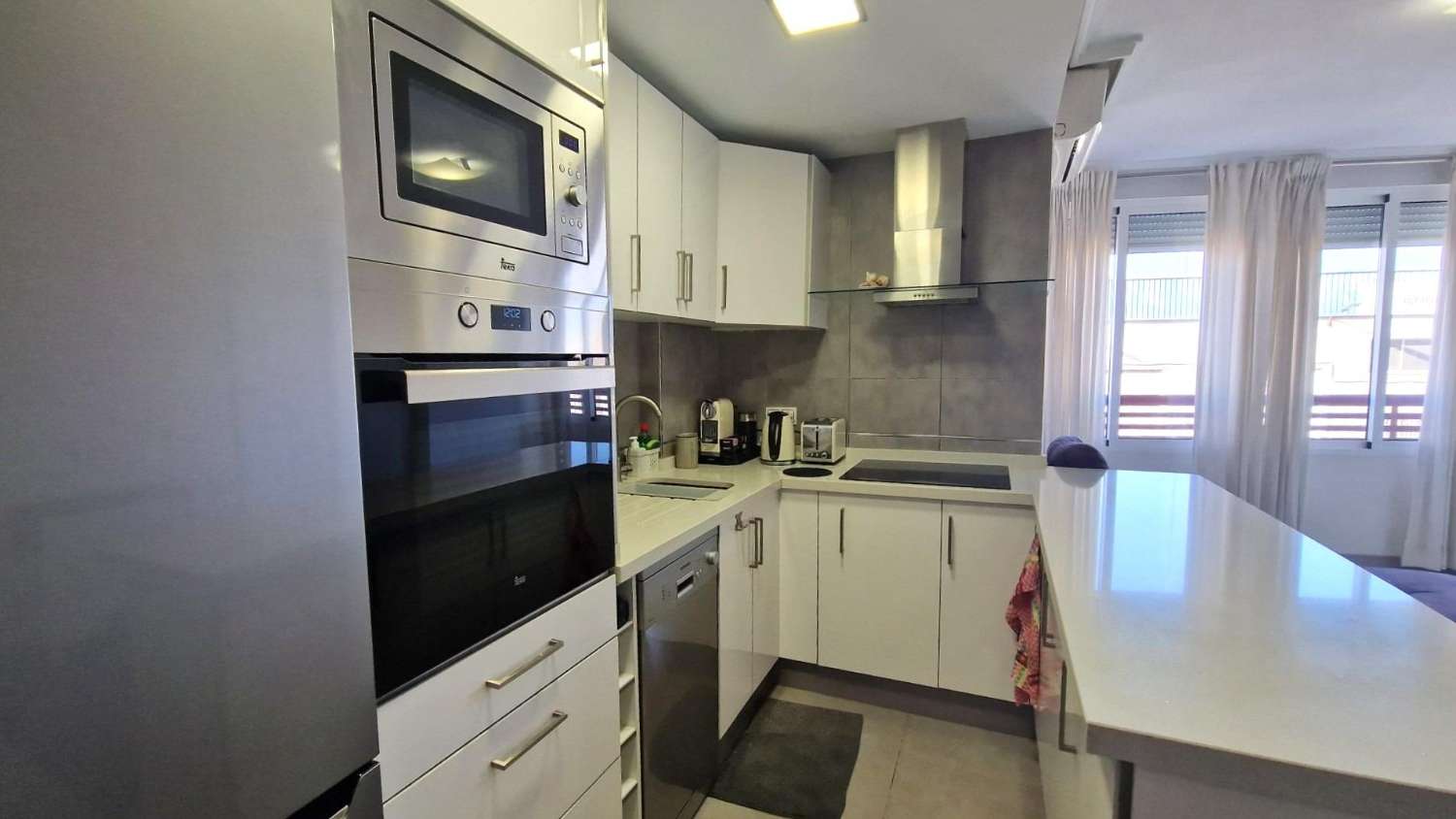 APARTAMENTO MODERNO REFORMADO CON PISCINA A MINUTOS DEL CENTRO DE TORREVIEJA