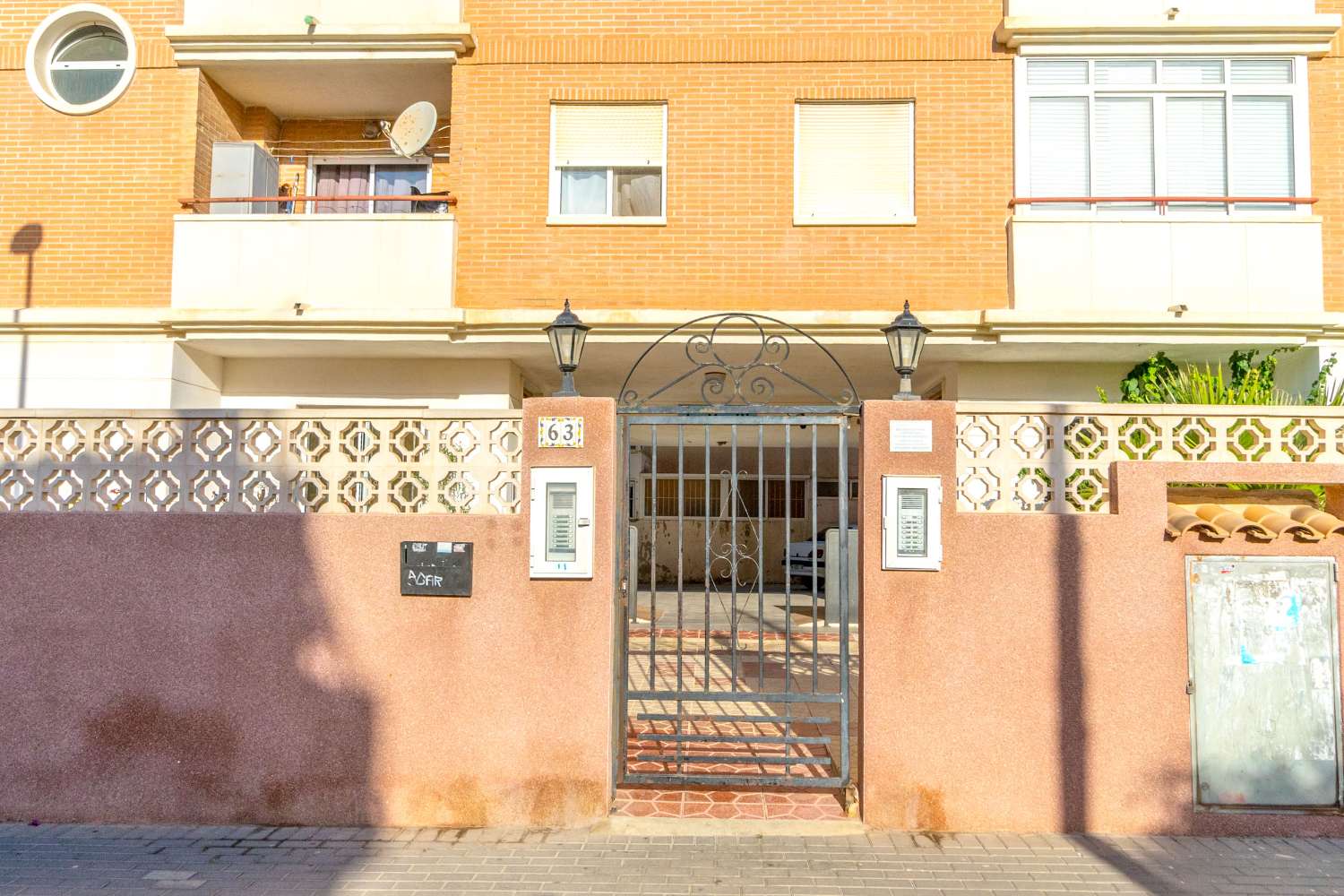 SPECTACULAR RENOVATED APARTMENT IN NUEVA TORREVIEJA WITH TWO PARKING SPACES, SPACIOUSNESS AND LUXURY