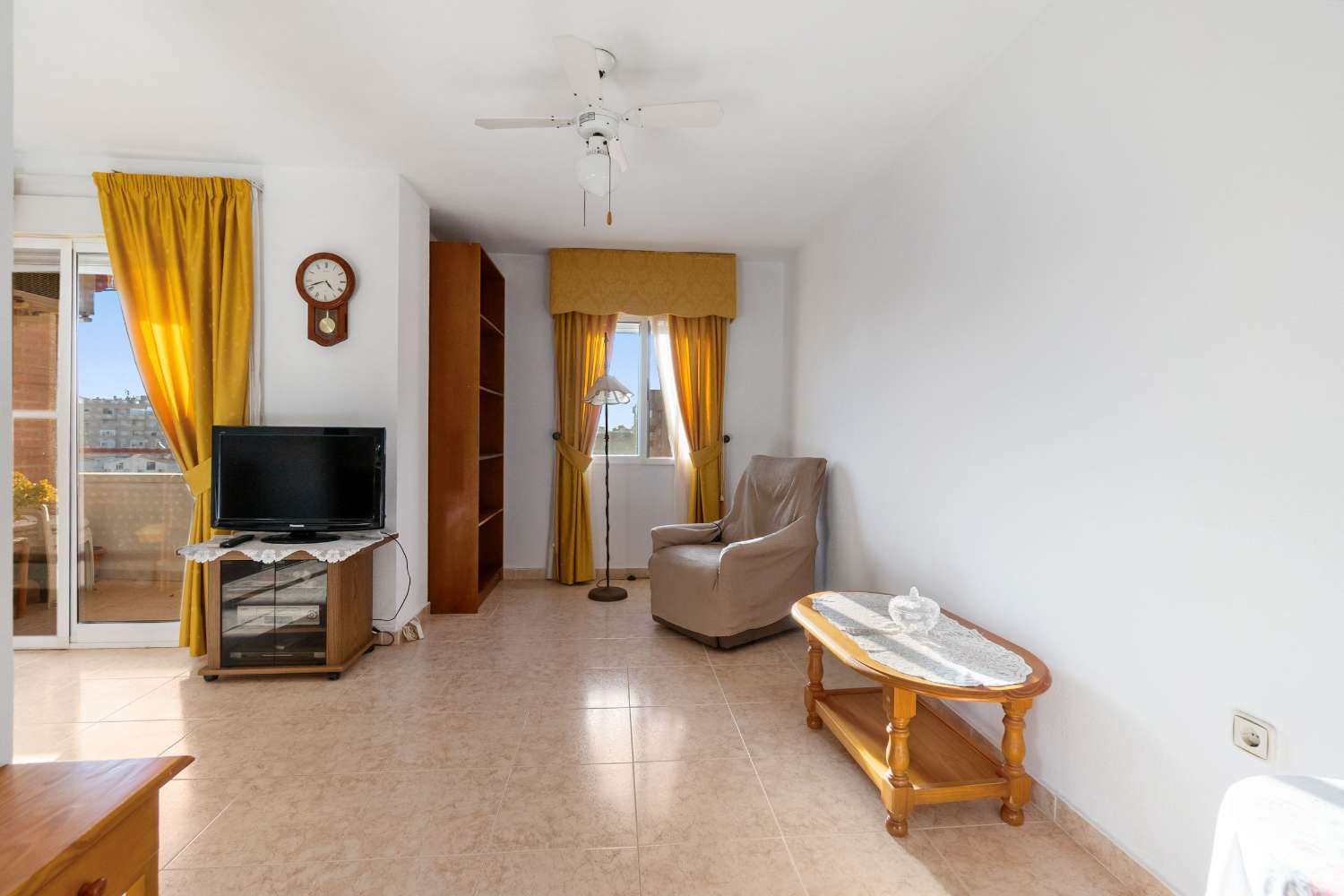 SPECTACULAR RENOVATED APARTMENT IN NUEVA TORREVIEJA WITH TWO PARKING SPACES, SPACIOUSNESS AND LUXURY