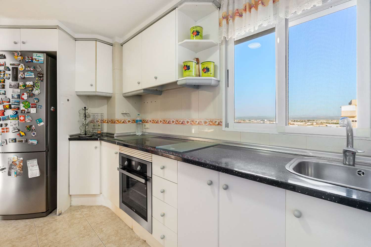 SPECTACULAR RENOVATED APARTMENT IN NUEVA TORREVIEJA WITH TWO PARKING SPACES, SPACIOUSNESS AND LUXURY