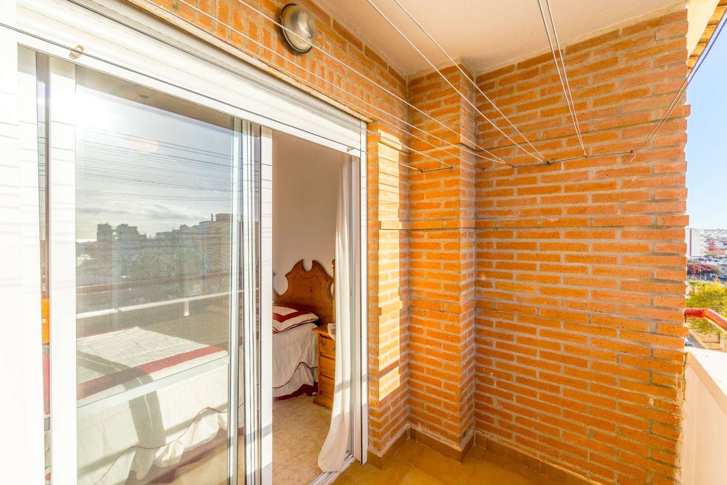 ESPECTACULAR APARTAMENTO REFORMADO EN NUEVA TORREVIEJA CON DOS PLAZAS DE PARKING, AMPLITUD Y LUJO