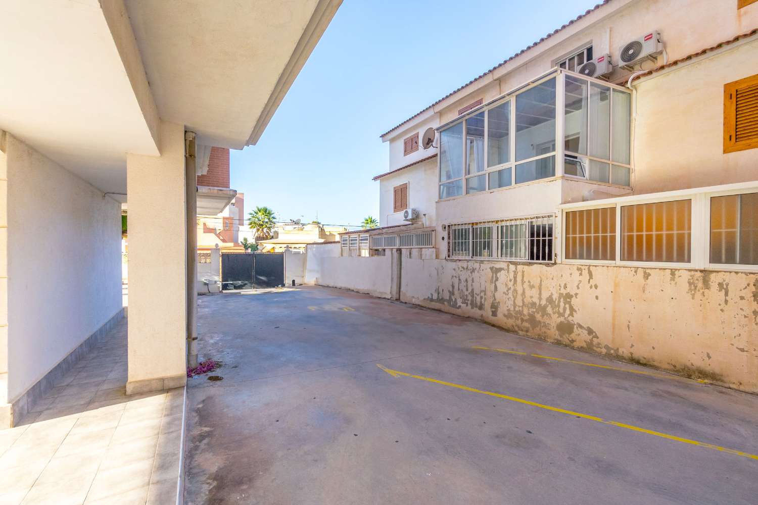 ESPECTACULAR APARTAMENTO REFORMADO EN NUEVA TORREVIEJA CON DOS PLAZAS DE PARKING, AMPLITUD Y LUJO