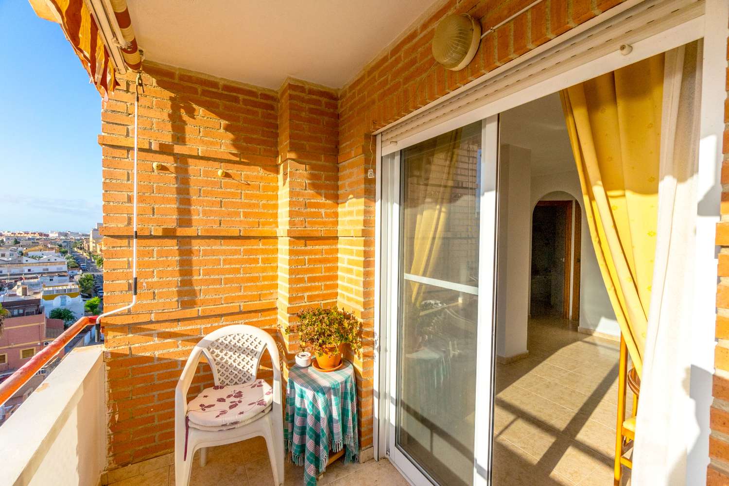 SPECTACULAR RENOVATED APARTMENT IN NUEVA TORREVIEJA WITH TWO PARKING SPACES, SPACIOUSNESS AND LUXURY