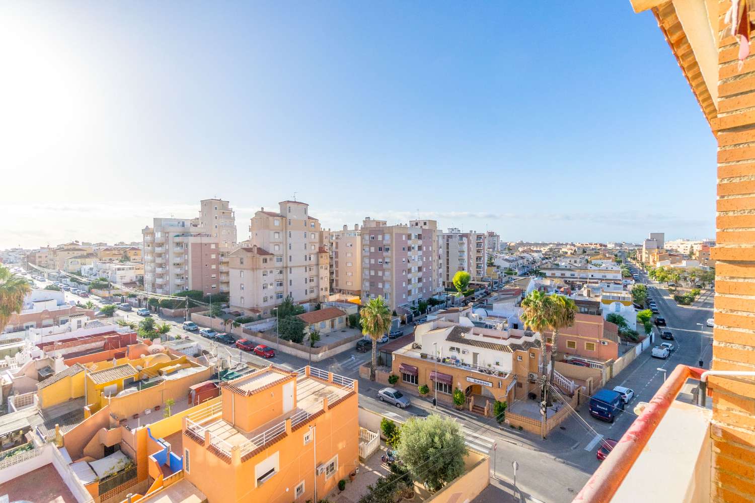 SPECTACULAR RENOVATED APARTMENT IN NUEVA TORREVIEJA WITH TWO PARKING SPACES, SPACIOUSNESS AND LUXURY