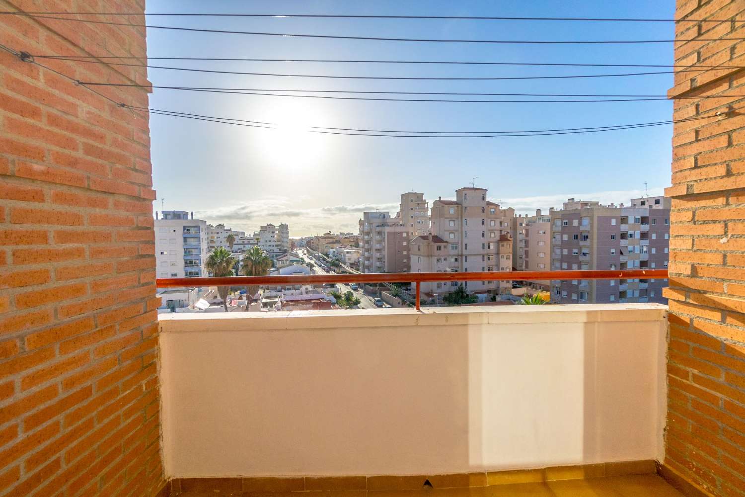 SPECTACULAR RENOVATED APARTMENT IN NUEVA TORREVIEJA WITH TWO PARKING SPACES, SPACIOUSNESS AND LUXURY