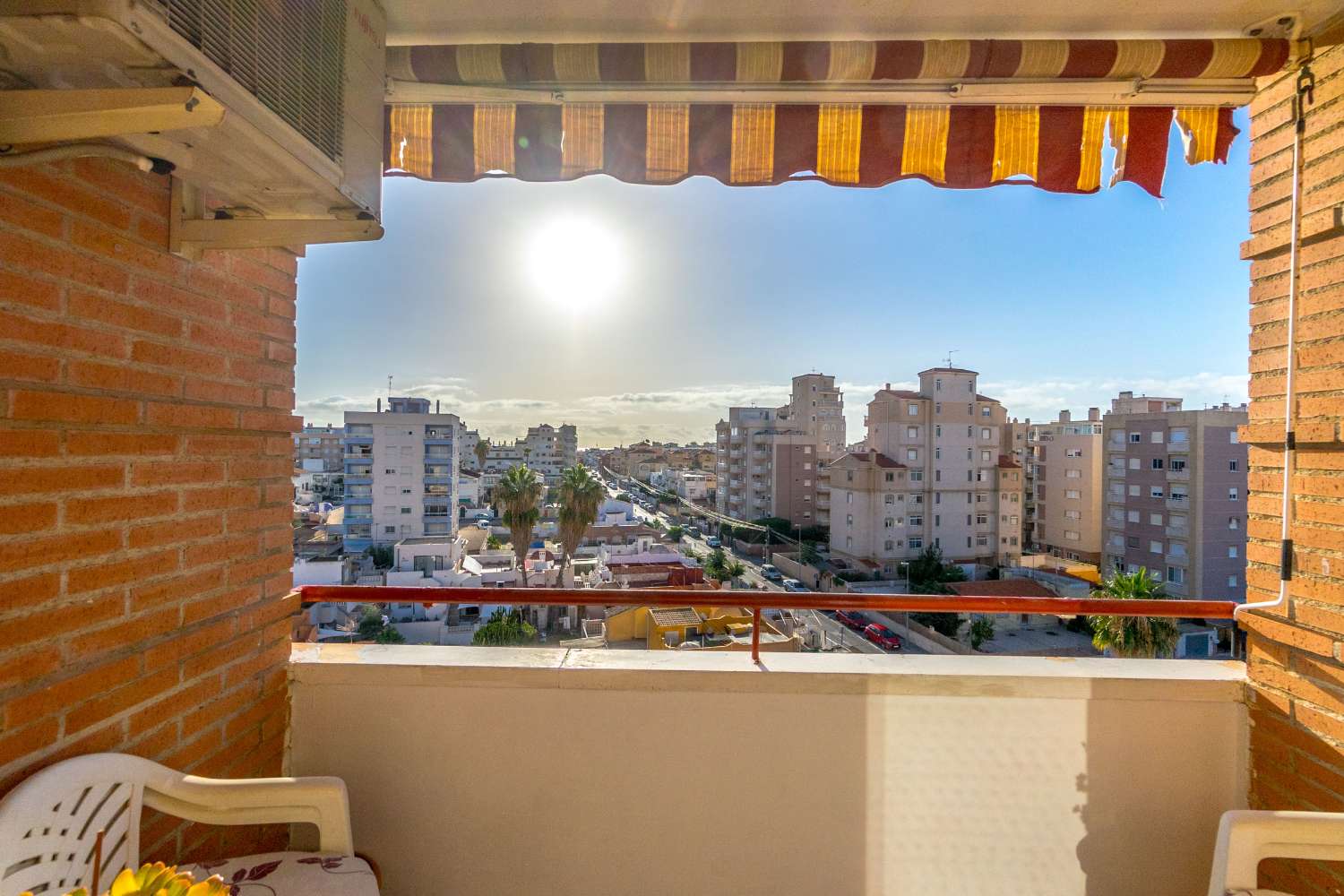 SPEKTAKULÄRE RENOVIERTE WOHNUNG IN NUEVA TORREVIEJA MIT ZWEI PARKPLÄTZEN, GERÄUMIGKEIT UND LUXUS