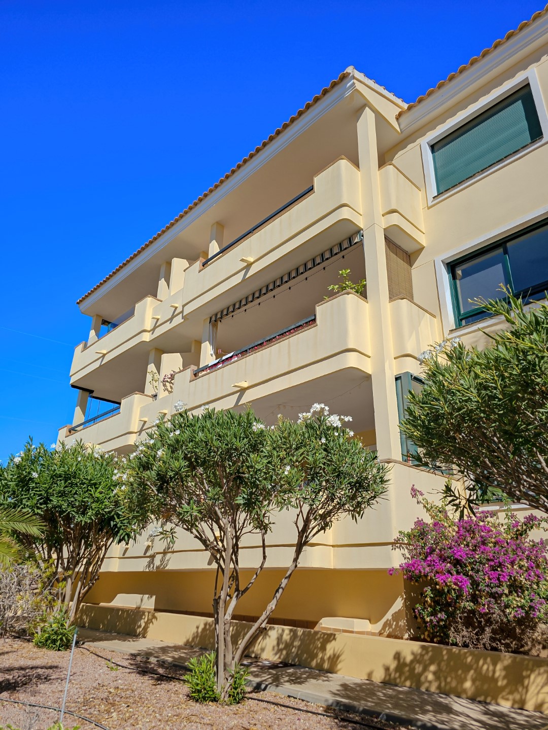 ¡ESPECTACULAR APARTAMENTO CON VISTAS AL MAR Y CERCA DEL GOLF!