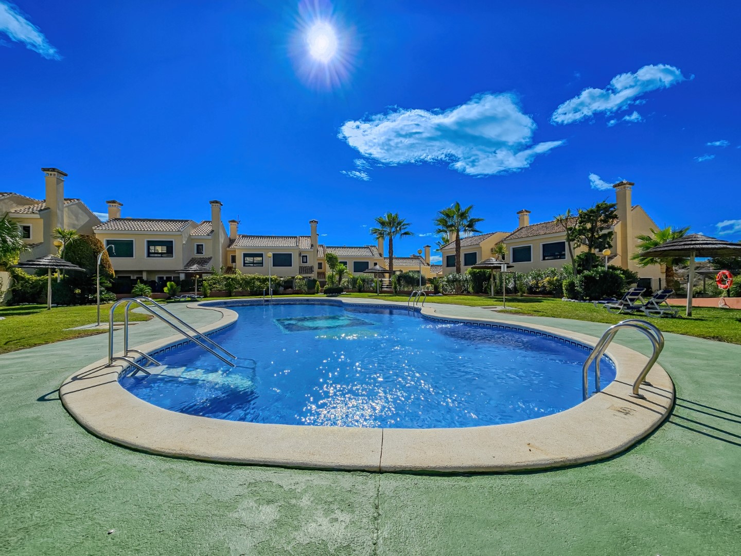 APPARTEMENT SPECTACULAIRE AVEC VUE SUR LA MER ET PROCHE DU GOLF !