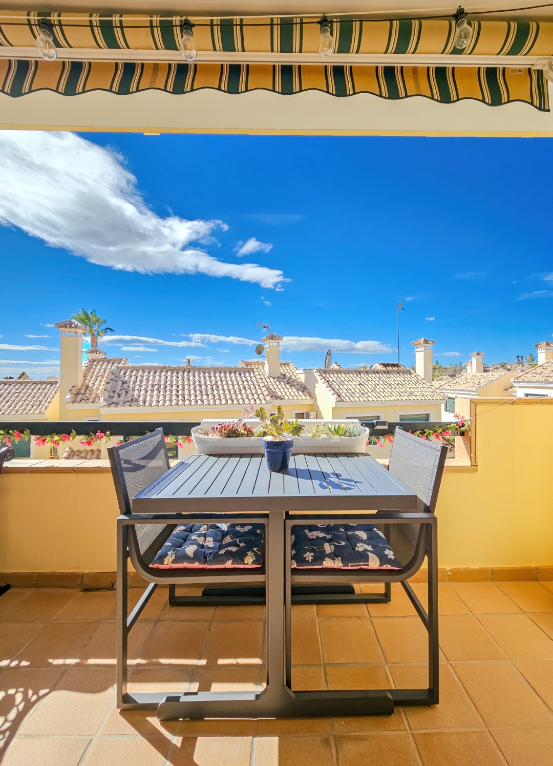 ¡ESPECTACULAR APARTAMENTO CON VISTAS AL MAR Y CERCA DEL GOLF!