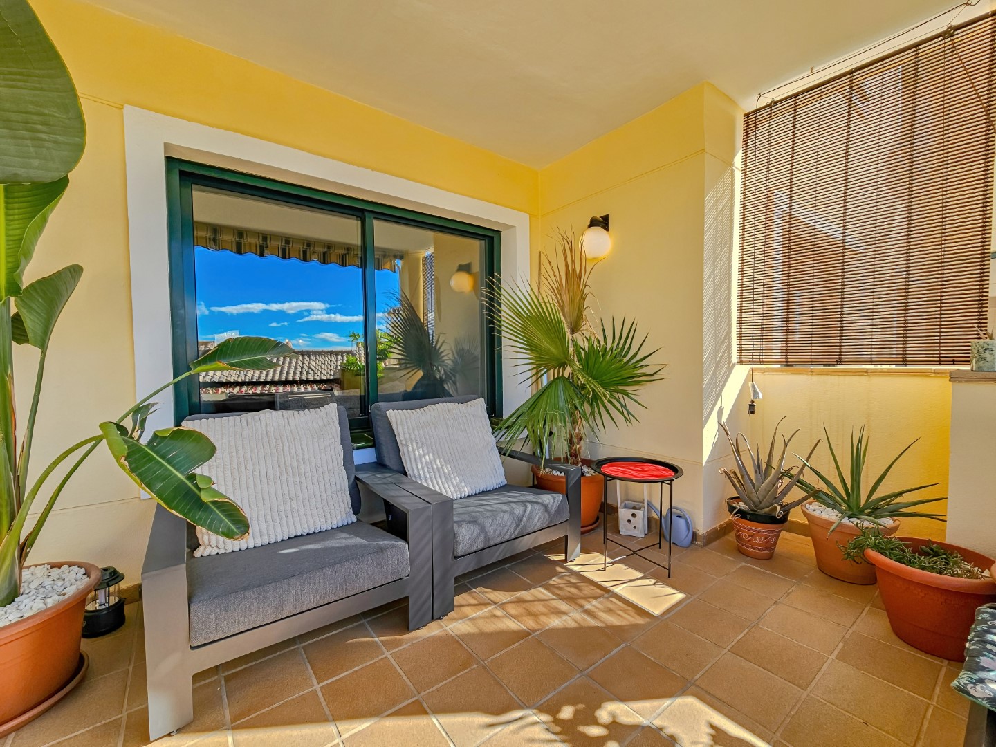 ¡ESPECTACULAR APARTAMENTO CON VISTAS AL MAR Y CERCA DEL GOLF!