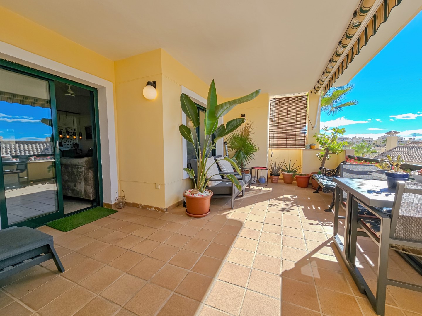 ¡ESPECTACULAR APARTAMENTO CON VISTAS AL MAR Y CERCA DEL GOLF!