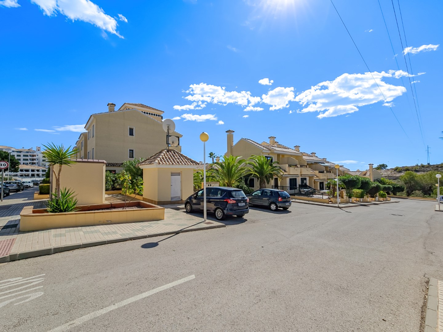 ¡ESPECTACULAR APARTAMENTO CON VISTAS AL MAR Y CERCA DEL GOLF!