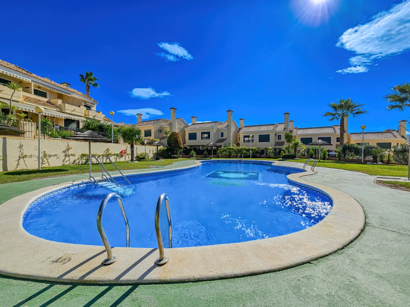 APPARTEMENT SPECTACULAIRE AVEC VUE SUR LA MER ET PROCHE DU GOLF !