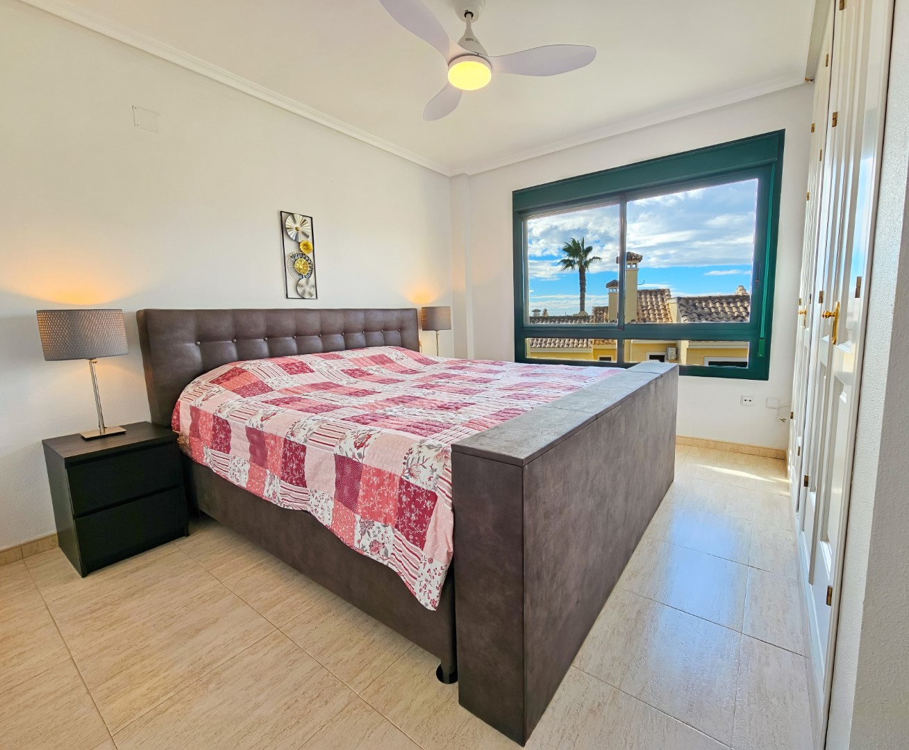 ¡ESPECTACULAR APARTAMENTO CON VISTAS AL MAR Y CERCA DEL GOLF!