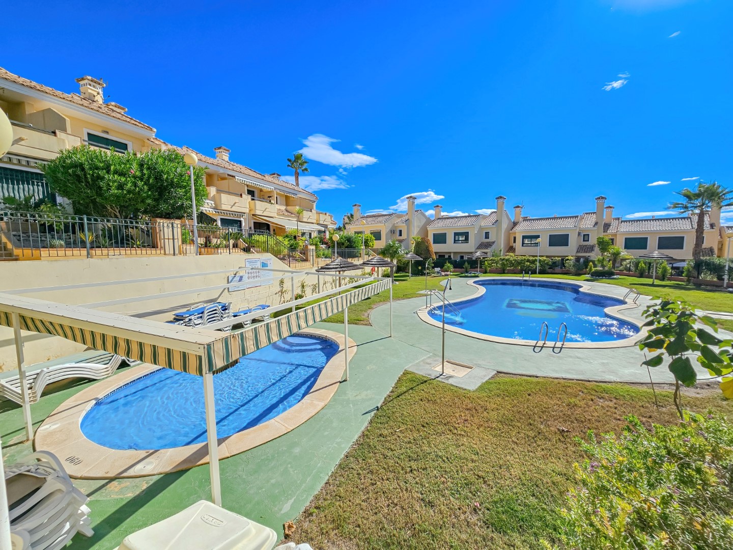 APPARTEMENT SPECTACULAIRE AVEC VUE SUR LA MER ET PROCHE DU GOLF !