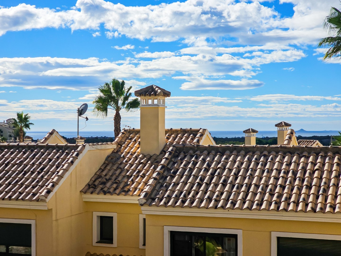 SPEKTAKULÄRE WOHNUNG MIT MEERBLICK UND IN DER NÄHE VON GOLF!