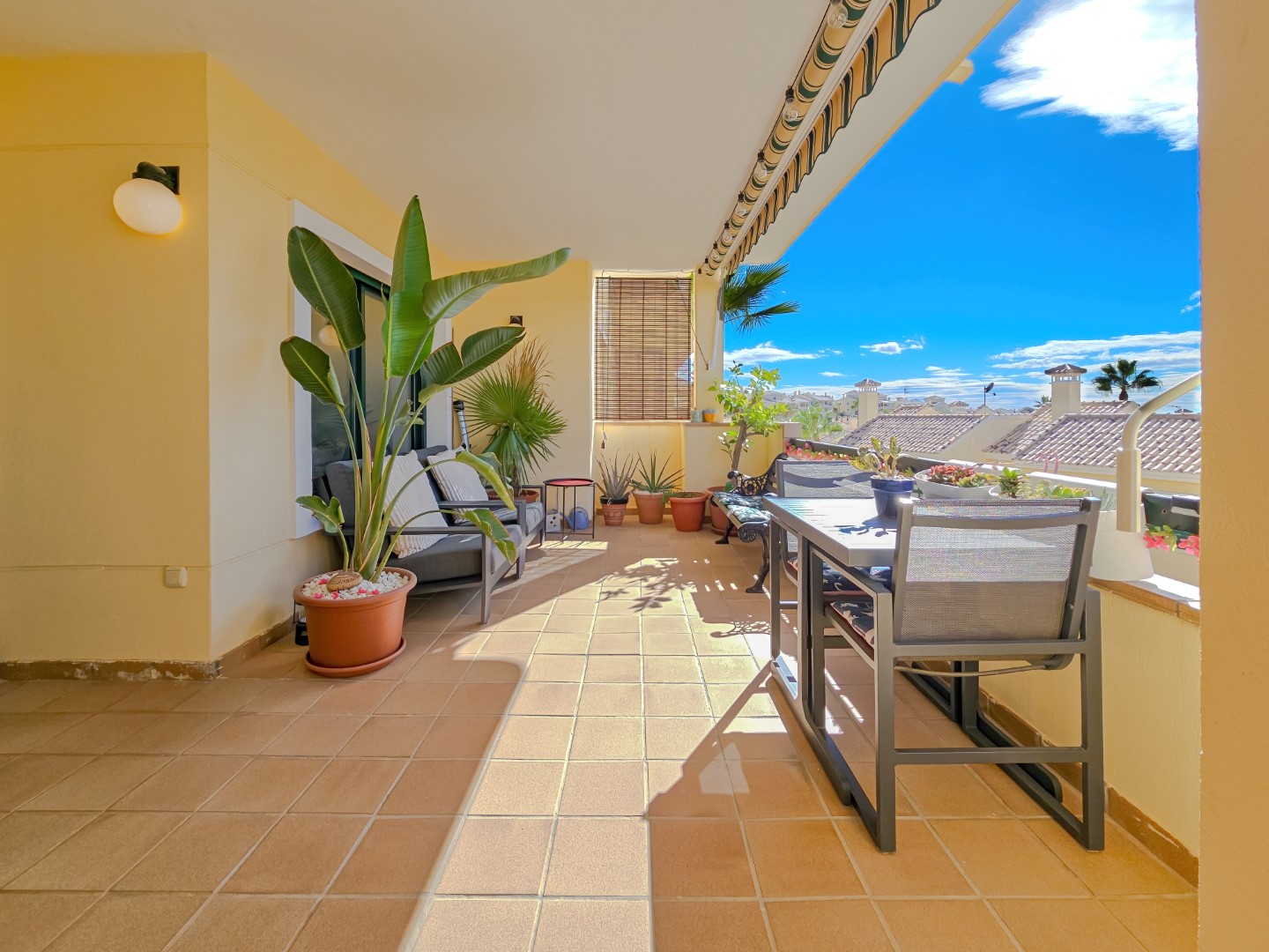 ¡ESPECTACULAR APARTAMENTO CON VISTAS AL MAR Y CERCA DEL GOLF!