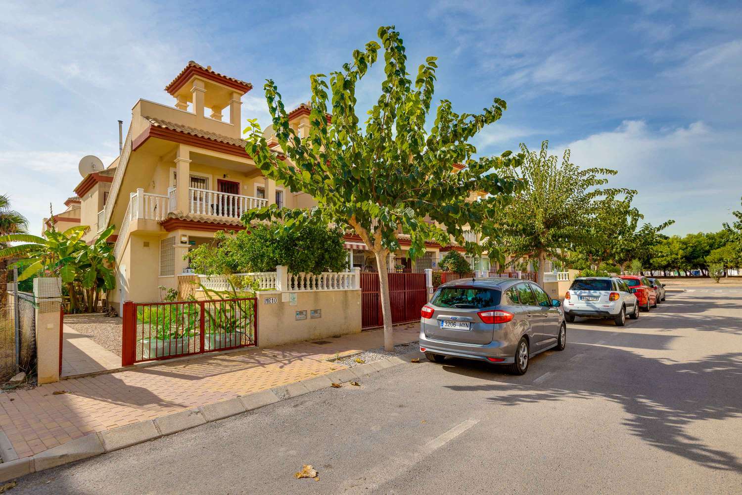 APPARTEMENT À SAN PEDRO DEL PINATAR AVEC SOLARIUM PRIVÉ, PISCINE ET ESPACES VERTS