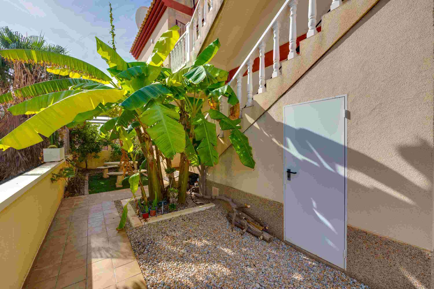 APPARTEMENT À SAN PEDRO DEL PINATAR AVEC SOLARIUM PRIVÉ, PISCINE ET ESPACES VERTS