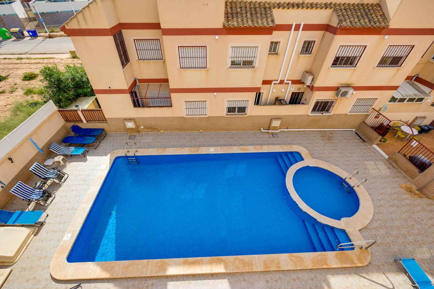 WOHNUNG IN SAN PEDRO DEL PINATAR MIT PRIVATEM SOLARIUM, SWIMMINGPOOL UND GRÜNFLÄCHEN