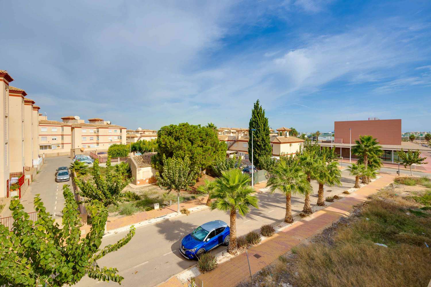 APPARTEMENT À SAN PEDRO DEL PINATAR AVEC SOLARIUM PRIVÉ, PISCINE ET ESPACES VERTS