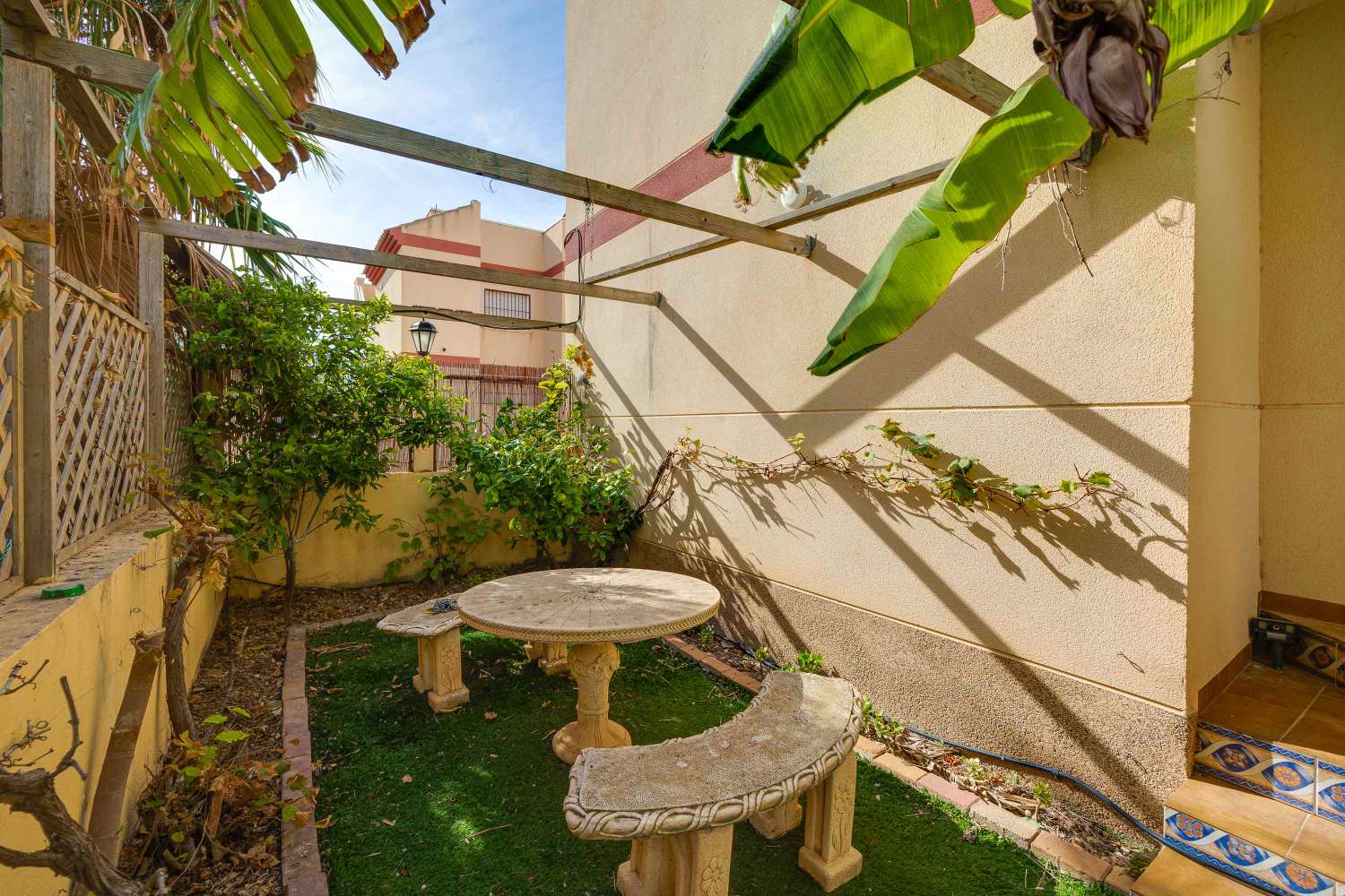 APPARTEMENT À SAN PEDRO DEL PINATAR AVEC SOLARIUM PRIVÉ, PISCINE ET ESPACES VERTS